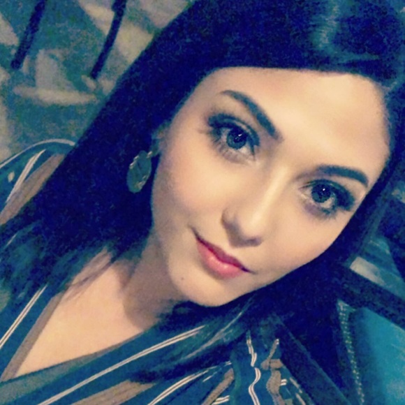 Meet your Posher, Melissa - Picture 1 of 1